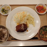 トーコーキッチン - 煮込みハンバーグ 副菜二品、豚汁、ご飯