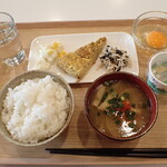 トーコーキッチン - イタリアンオムレツ 副菜二品、豚汁、ご飯 納豆 卵