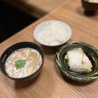 ろっこん - ご飯と味噌汁、お漬物。