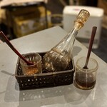 バーミィー アジア料理 - 味変グッズはプルクポム（粉唐辛子）ヌクマム（ナンプラー）プリックナンプラー（辛）