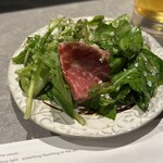 京都焼肉 enen - 和牛とルッコラのサラダ