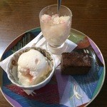 ル・コック - 【2014年06月】本日のデザート3品盛り（グラニテ/ガトー/チーズムース）＠550円。。