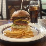 オールドニューダイナー - ベーコンチーズバーガー ¥1870 コーラ ¥450