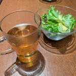 284266286 - 食前のジャスミン茶とサラダ