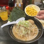 らあめん 万咲 - 豚骨味噌　TPコーン　味玉