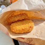肉のキミズ - 料理写真:昔ながらのコロッケ 108円