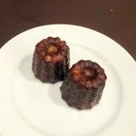 コム・ア・ラ・メゾン - カヌレ