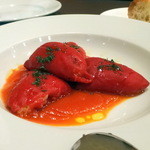 コム・ア・ラ・メゾン - バスク風白身魚のすり身の赤ピーマン詰めトマトソース1,500円