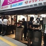 新宿 トライバール - 外観なのか内観なのか？活気あります！