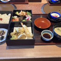 河久 - 幕の内弁当　立派ですよね