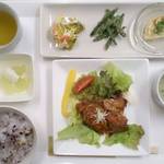 みさきギフトCafe - ○本日のランチ　6/22　(・鶏の照煮・かぼちゃサラダ・インゲンのナムル・白ウリとイカの煮物・焼きがんももどき・大根スープ)
