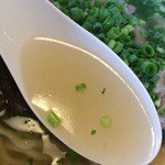 麺屋 菜々兵衛 - 【2014年06月】トロトロ豚バラ軟骨の塩ラーメンのスープアップ。