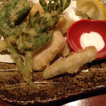 鰻屋 三右ヱ門 - ウドの天ぷら
      