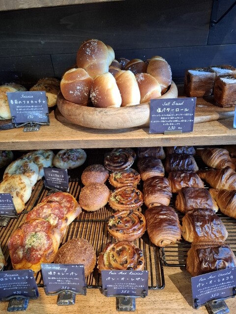 by jitak351 : 丘の上のパン屋 - あざみ野/パン | 食べログ