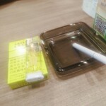 cafe＆bar FUMO - 灰皿が卓上にデフォで置いてあります。