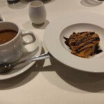 オザミ・デ・ヴァン - デザートとコーヒー