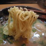 とんこつ小屋てっぺん - 中細ストレート玉子麺