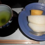 博多名代 吉塚うなぎ屋 - 水菓子とお茶