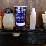 日月堂 - 右端のアルコールスプレーはありがたいです