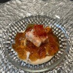 L'ARBRE - 兵庫・香美香住ガニ、淡路玉葱のムース、高知 おかざき農園フルーツ・トマトをドライにして。