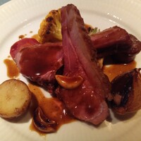 ラ シャッス - 千葉県長生郡で捕れた仔イノシシロース肉のロースト ニンニクとローズマリーの香り シェリーヴィネガーソース¥9900
                    