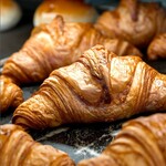ベーカリー スイート - クロワッサンヌーボー。バターの香りがふんわり、サクサク食感のクロワッサンです。