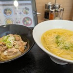 自家製麺 らぁ麺食堂W - 