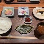神楽坂 石かわ - 土鍋ご飯　鴨肉　鯛のお刺身　香の物　赤だし