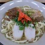 もとぶ食堂 - 三枚肉と軟骨ソーキとカマボコ全部のってるお得な、もとぶそば♪