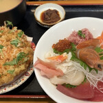 みやもと - こちらは海鮮丼。(逆から失礼)