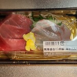 東急ストア - 料理写真:刺身盛合せ2点盛本まぐろ入り(862円)