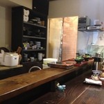 じゅん亭 - 奥にも厨房が・・・