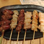 焼きとり 一鶏 - 焼き鳥おまかせ6本　右からささ身？、ぼんじり、もも、砂肝、せせり、ハツ