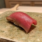 神田錦町 鮨たか晴 - マグロの漬け