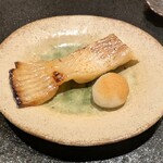 神田錦町 鮨たか晴 - サメガレイの西京焼き