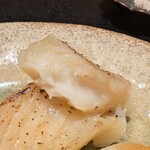 神田錦町 鮨たか晴 - サメガレイの西京焼き　断面