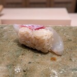 神田錦町 鮨たか晴 - シャリ