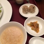 中国料理 桜華樓 - シュウマイ、スープ、ザーサイ