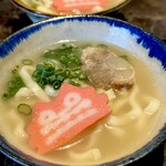 南のヨウコ - 沖縄そば　シーサかまぼこが　可愛い