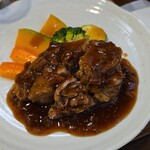 キッチン ブルー グローブ - 豚肩ロースポシェのアップ