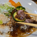 キッチン ブルー グローブ - ズッキーニを添えて