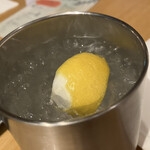 N9Y 羊とワイン酒場 - 何だコレって思ったらレモン杯だった