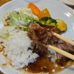 キッチン ブルー グローブ - ドライいちじくソースをタップリ添えて