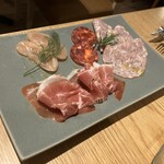 N9Y 羊とワイン酒場 - ハム的5種