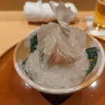 銀座 しのはら - 氷の中から紙の包