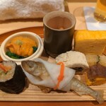 銀座 しのはら - 左からウニと花ワサビのお浸し、柚子大豆、玉子真薯、赤貝の巻物、ワカサギのにんぴん漬け(下に柚子甘炊き寒天寄せ)、信田巻き、数の子、キンコ黄身酢、