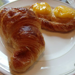 コーヒーショップ シンフォニー - クロワッサンとカスタードのデニッシュ