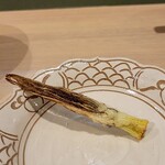 旬と久 - セリの根っこの天ぷら。
