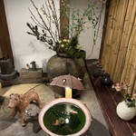 九つ井 - 落ち着いた和の店内