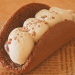 ファミリーマート - 料理写真:ザ・ガトークリーム
コーヒー&チョコレート